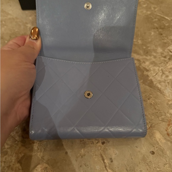 Chanel Matelasse bifold wallet in dusty blue leather - Picture 7 of 14